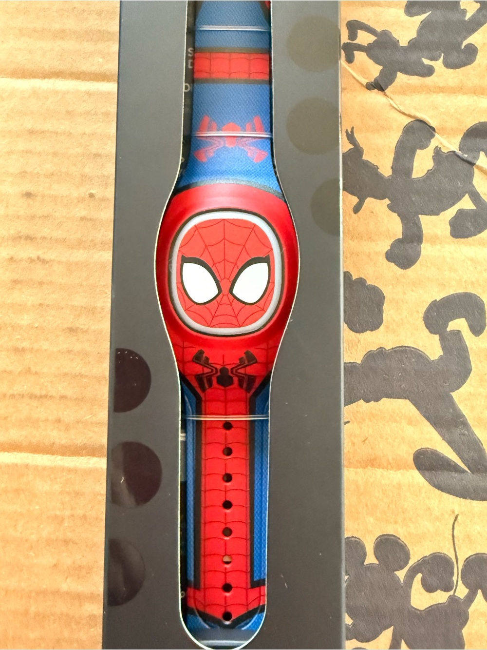 Magic Theme Park MagicBand+ Black Packaging with White Text - Picture 2 of 4